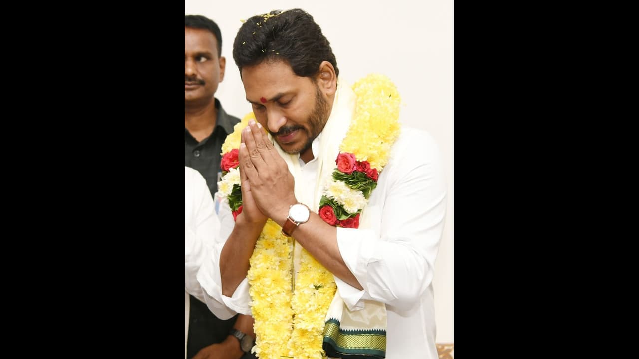 Diwali 2023 : చెడుపై మంచి విజయమే దీపావళి అంటూ... ఆసక్తికరంగా సీఎం జగన్ శుభాకాంక్షలు Diwali 2023 : చెడుపై మంచి విజయమే దీపావళి అంటూ... ఆసక్తికరంగా సీఎం జగన్ శుభాకాంక్షలు