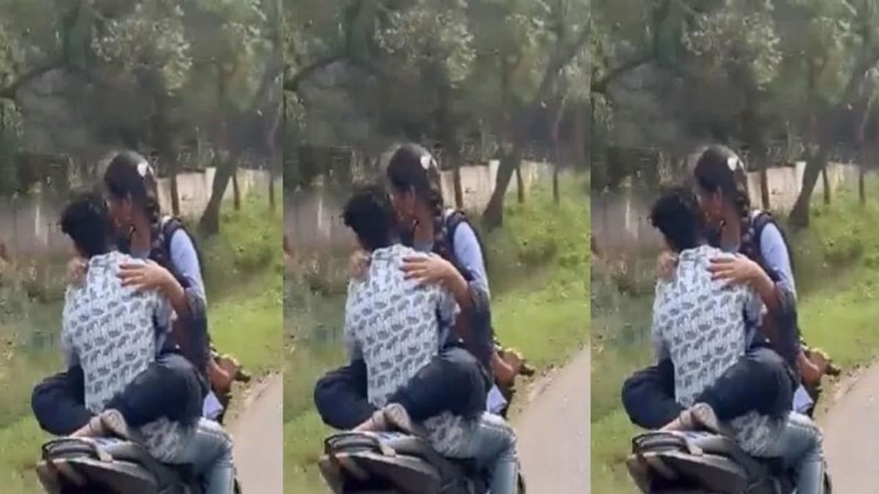 एक्शन रोमांस का ऐसा सीन नहीं देखा होगा, फिल्मी स्टाइल में बाइक की टंकी पर बॉयफ्रेंड से चिपकी लड़की, Video 