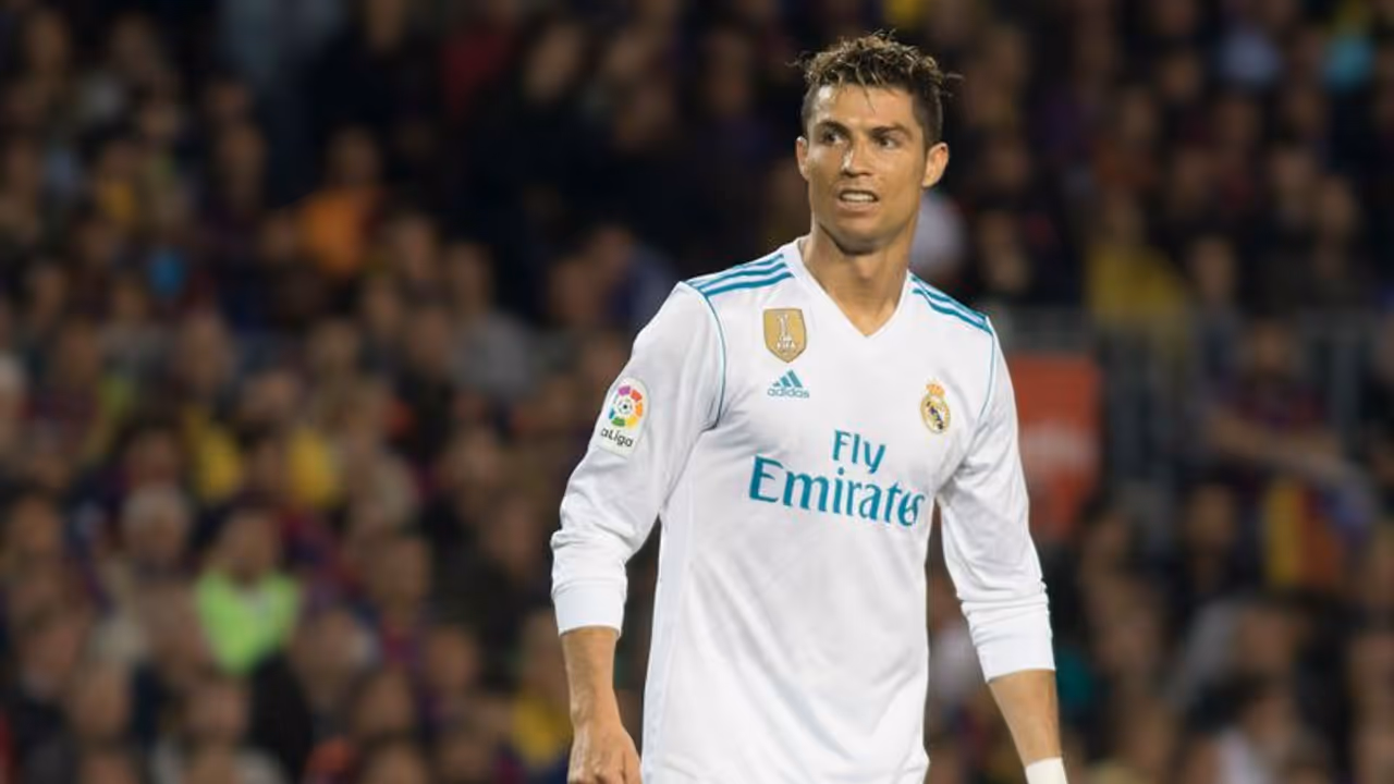 അല് നസറില് ചേരുന്നതിന് തൊട്ടുമുമ്പ് വരെ റയലില് നിന്നുള്ള വിളി പ്രതീക്ഷിച്ച് റൊണാള്ഡോ അല് നസറില് ചേരുന്നതിന് തൊട്ടുമുമ്പ് വരെ റയലില് നിന്നുള്ള വിളി പ്രതീക്ഷിച്ച് റൊണാള്ഡോ