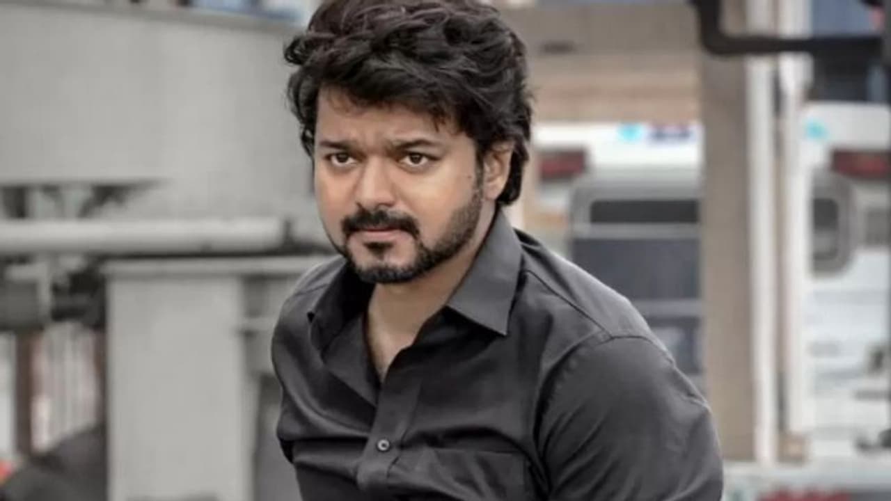 'വാരിസ്' ആഘോഷമാകും, കേരളത്തില് ഫാൻസ് ഷോകള് 100ല് അധികം 'വാരിസ്' ആഘോഷമാകും, കേരളത്തില് ഫാൻസ് ഷോകള് 100ല് അധികം