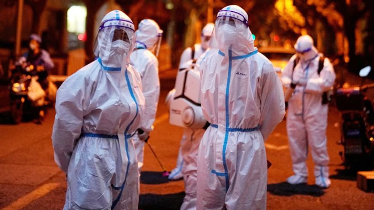 Covid : ನಾಲ್ಕನೆ ಅಲೆ ಗಾಬರಿ ಬೇಡ, ಎಚ್ಚರಿಕೆ ವಹಿಸಿ Covid : ನಾಲ್ಕನೆ ಅಲೆ ಗಾಬರಿ ಬೇಡ, ಎಚ್ಚರಿಕೆ ವಹಿಸಿ