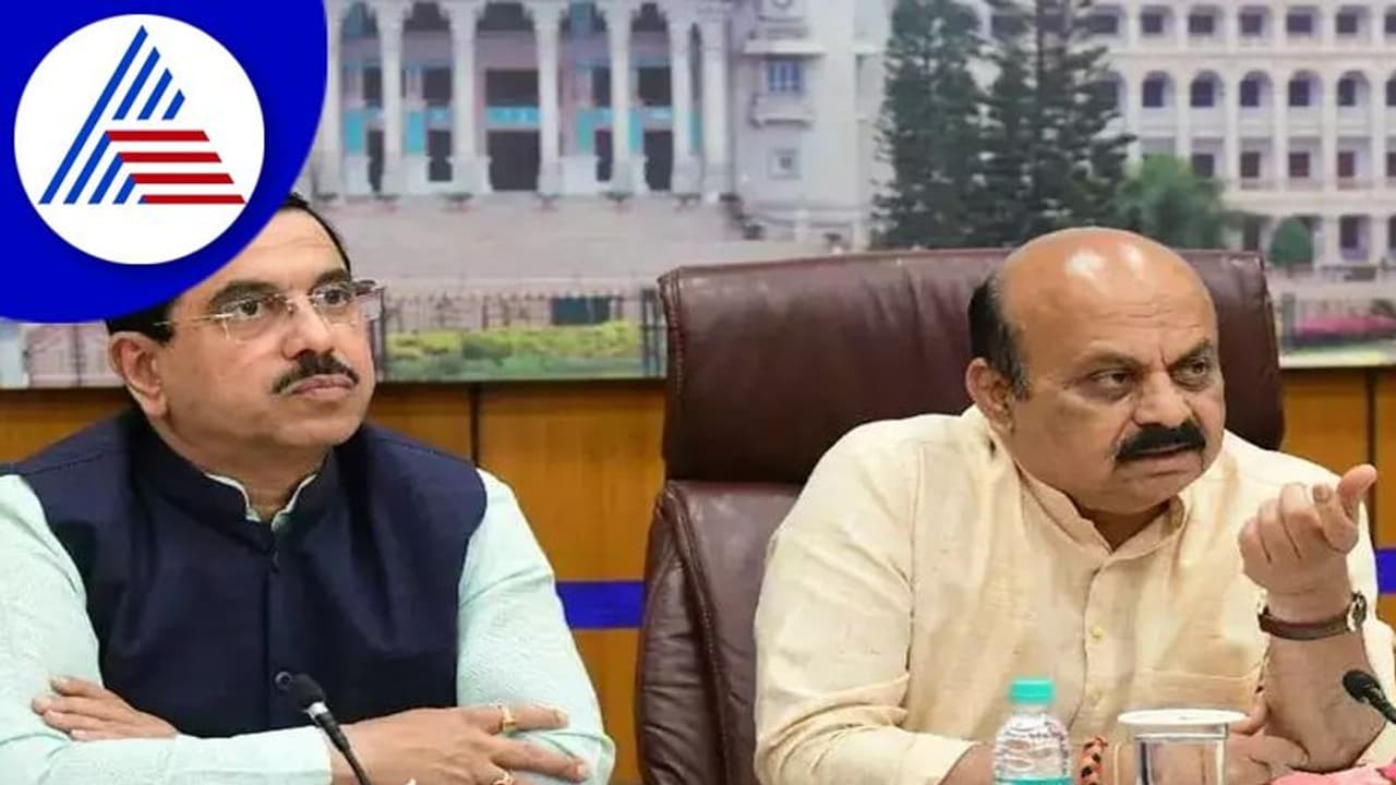 ಅಮುಲ್ ಸಂಸ್ಥೆಯಲ್ಲಿ ಕೆಎಂಎಫ್ ವಿಲೀನ ಇಲ್ಲ: ಸಿಎಂ, ಜೋಶಿ ಅಮುಲ್ ಸಂಸ್ಥೆಯಲ್ಲಿ ಕೆಎಂಎಫ್ ವಿಲೀನ ಇಲ್ಲ: ಸಿಎಂ, ಜೋಶಿ