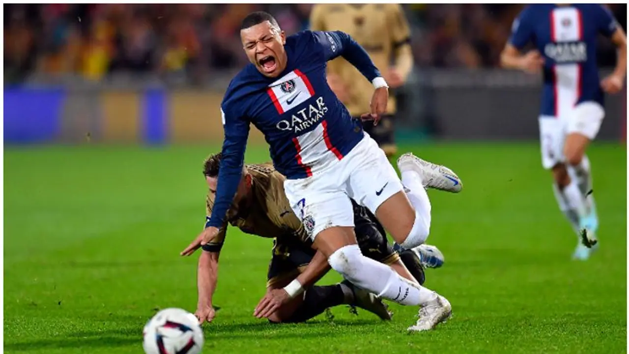 നെയ്മറിന് സസ്പെന്‍ഷൻ, മെസി വന്നിട്ടില്ല; ഒന്നും ചെയ്യാനാകാതെ എംബാപ്പെ, പിഎസ്‍ജിക്ക് 'ദുരന്ത ന്യൂഇയര്‍'