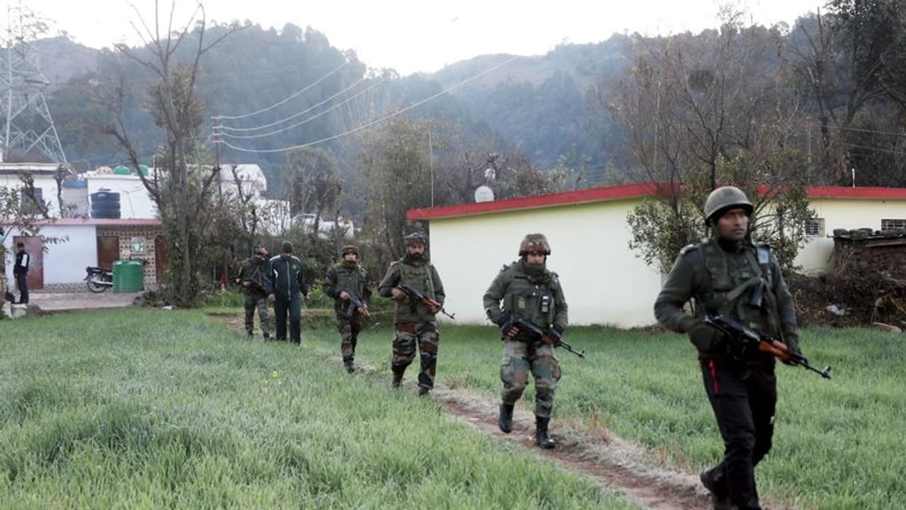 ಮತ್ತೊಂದು ಕಾಶ್ಮೀರ್ ಫೈಲ್ಸ್‌..? ಹಿಂದೂಗಳನ್ನು ಗುರಿಯಾಗಿಸಿ ಉಗ್ರರಿಂದ ಗುಂಡಿನ ದಾಳಿ..! 