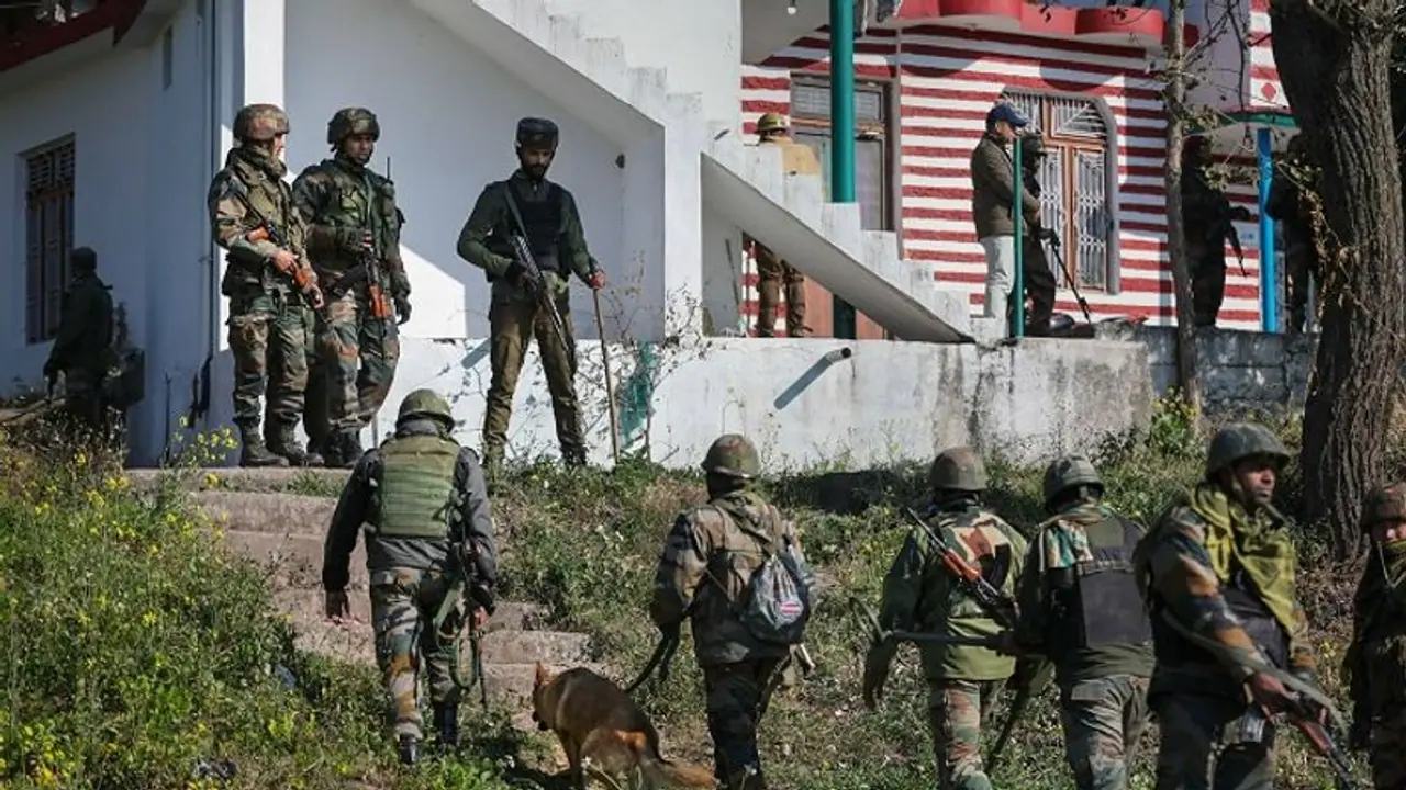 ಉಗ್ರರ ಬೇಟೆ ವೇಳೆ 5 ಸೈನಿಕರು ಹುತಾತ್ಮ: ಜಮ್ಮು ಕಾಶ್ಮೀರದಲ್ಲಿ ಗುಂಡಿನ ಚಕಮಕಿ ಸಂದರ್ಭ ಉಗ್ರರಿಂದ ಸ್ಫೋಟ