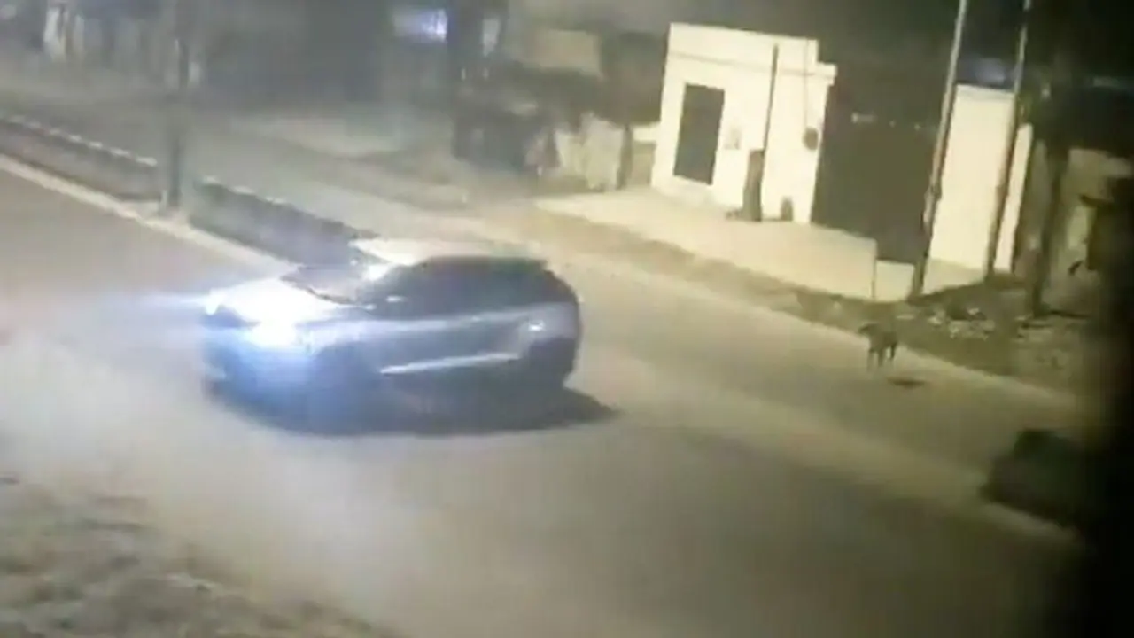 Delhi Sultanpuri incident: Massive protest by locals; NCW demands post mortem of the victim Delhi Sultanpuri incident: Massive protest by locals; NCW demands post mortem of the victim