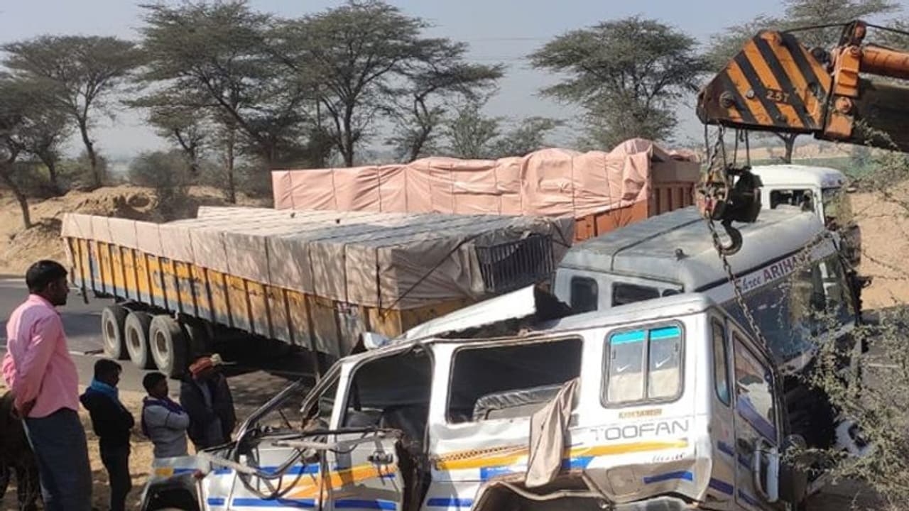 राजस्थान में बीते वर्ष हुए 22000 से ज्यादा सड़क हादसे, कहीं हैंग ओवर, तो कहीं ओवर स्पीड बनी मौत की वजह राजस्थान में बीते वर्ष हुए 22000 से ज्यादा सड़क हादसे, कहीं हैंग ओवर, तो कहीं ओवर स्पीड बनी मौत की वजह