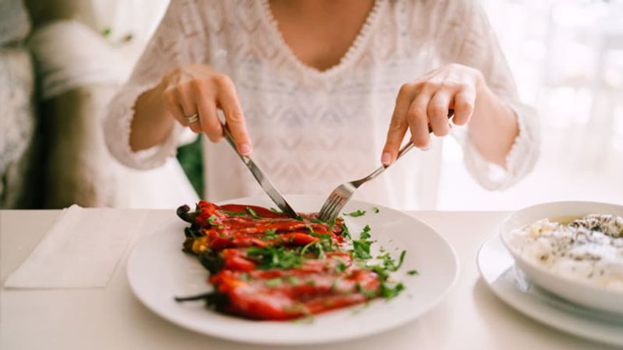 പെട്ടെന്ന് വണ്ണം കുറയ്ക്കാൻ വേണ്ടിയുള്ള 'ഡയറ്റ്' ചിലര്ക്ക് അപകടം; അറിയേണ്ടത്... പെട്ടെന്ന് വണ്ണം കുറയ്ക്കാൻ വേണ്ടിയുള്ള 'ഡയറ്റ്' ചിലര്ക്ക് അപകടം; അറിയേണ്ടത്...