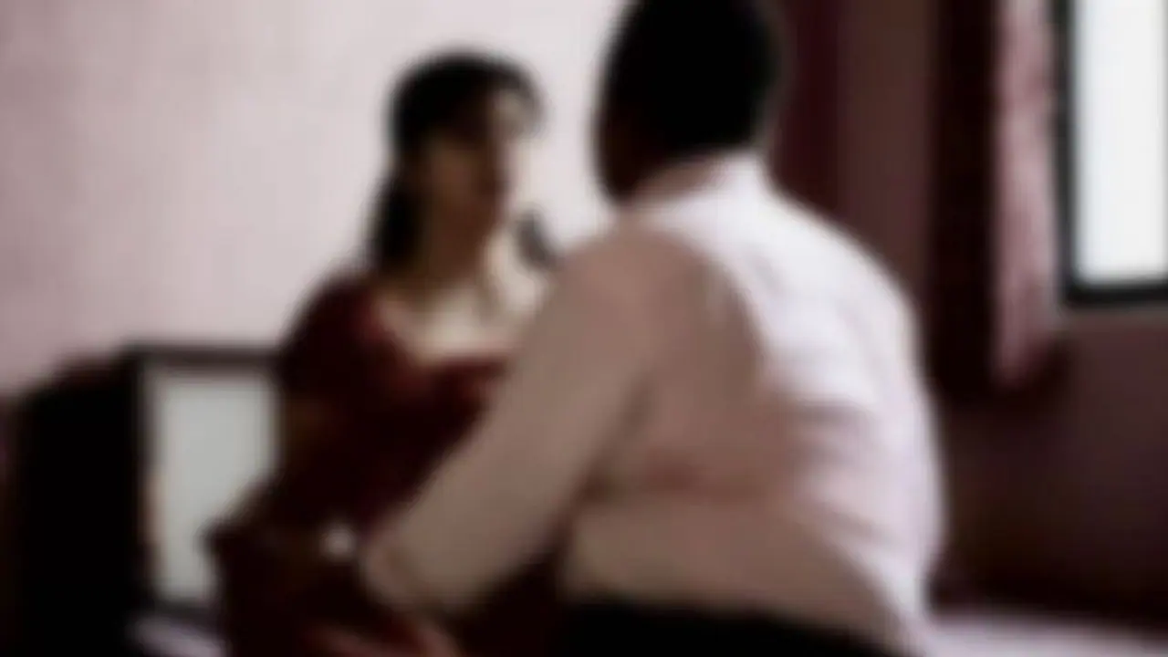 13 साल छोटे दामाद को दिल दे बैठी सास, न्यू ईयर की रात दोनों ने बनाए संबंध, पार्टी के नाम पर सारी हदें पार 13 साल छोटे दामाद को दिल दे बैठी सास, न्यू ईयर की रात दोनों ने बनाए संबंध, पार्टी के नाम पर सारी हदें पार