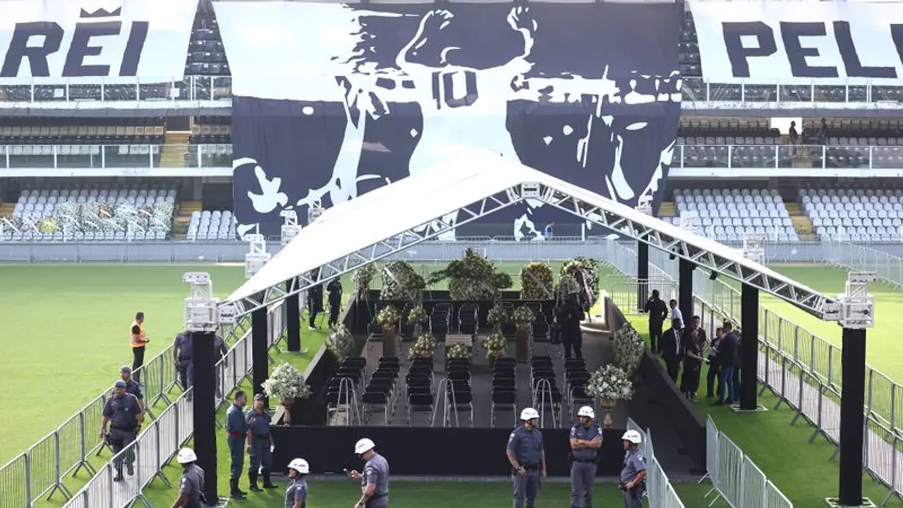 ഫുട്‌ബോള്‍ രാജാവിന് വിട! പെലെയുടെ സംസ്‌കാര ചടങ്ങുകളില്‍ വിതുമ്പി ആയിരങ്ങള്‍