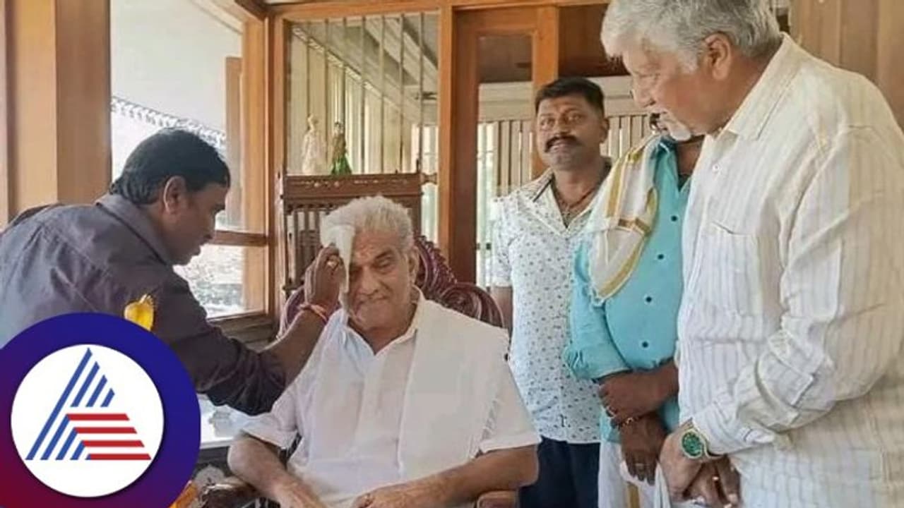 ವೀರ ಕಂಬಳ ಸಿನೆಮಾಕ್ಕಾಗಿ ಬಣ್ಣ ಹಚ್ಚಿದ ಧರ್ಮಸ್ಥಳ ಧರ್ಮಾಧಿಕಾರಿ ಡಾ.ಡಿ.ವೀರೇಂದ್ರ ಹೆಗ್ಗಡೆ, ಫೋಟೋ ವೈರಲ್