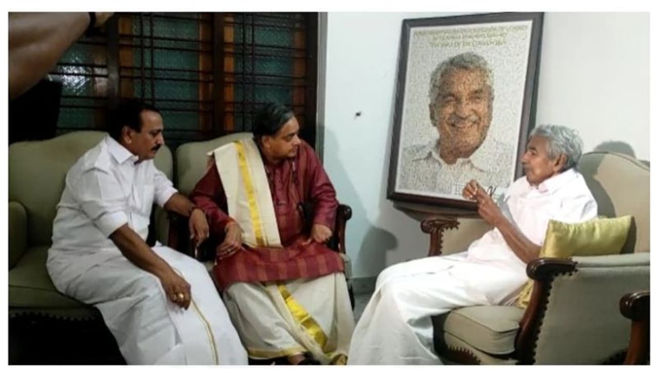  ഉമ്മന്‍ ചാണ്ടിയെ വീട്ടിലെത്തി കണ്ട് ശശി തരൂര്‍, ഒപ്പം എം കെ രാഘവനും, രാഷ്ട്രീയം ചര്‍ച്ചയായില്ലെന്ന് തരൂര്‍