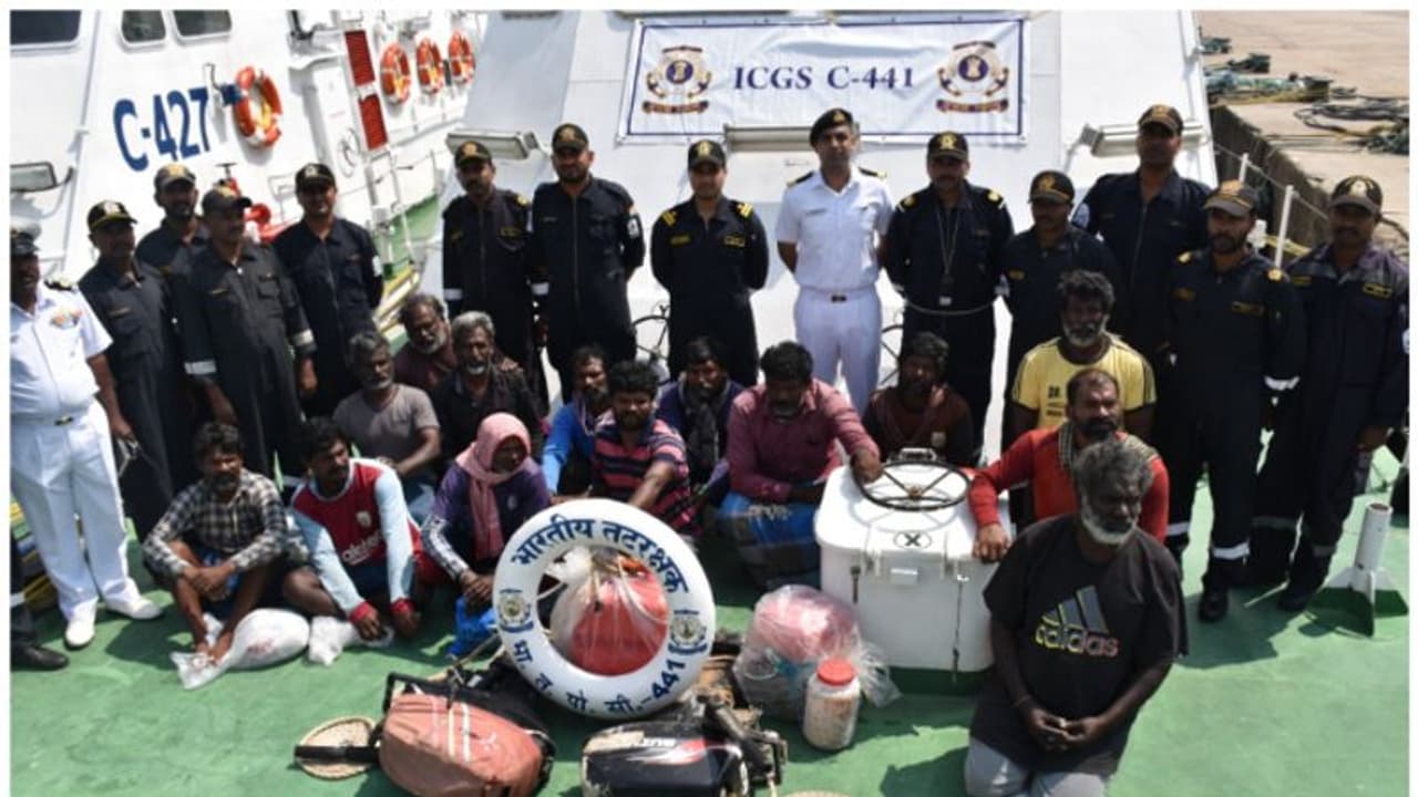 മത്സ്യ ബന്ധനത്തിനിടെ ദ്വീപിൽ കുടുങ്ങി; ഇന്ത്യൻ തൊഴിലാളികളെ രക്ഷിച്ച് ബ്രിട്ടീഷ് ബോട്ട് മത്സ്യ ബന്ധനത്തിനിടെ ദ്വീപിൽ കുടുങ്ങി; ഇന്ത്യൻ തൊഴിലാളികളെ രക്ഷിച്ച് ബ്രിട്ടീഷ് ബോട്ട്