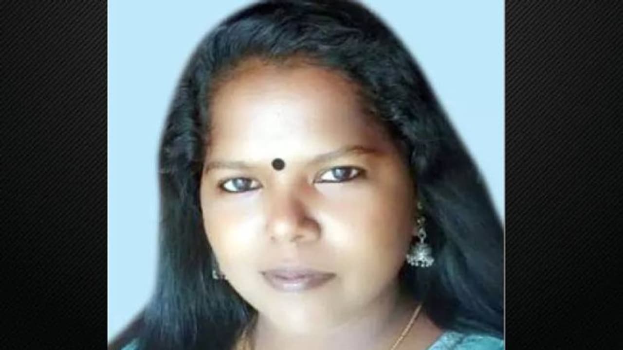 ഭക്ഷ്യവിഷബാധയേറ്റ് യുവതി മരിച്ച സംഭവം: കുറ്റക്കാർക്കെതിരെ നടപടി ആവശ്യപ്പെട്ട് കുടുംബം ഭക്ഷ്യവിഷബാധയേറ്റ് യുവതി മരിച്ച സംഭവം: കുറ്റക്കാർക്കെതിരെ നടപടി ആവശ്യപ്പെട്ട് കുടുംബം