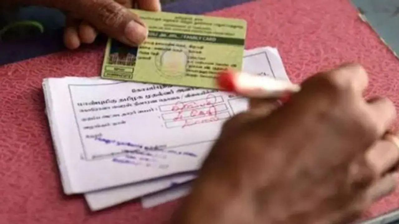 பொங்கல் பரிசு தொகுப்பு வழங்கும் திட்டத்தை தொடங்கி வைத்த மாவட்ட ஆட்சியர்