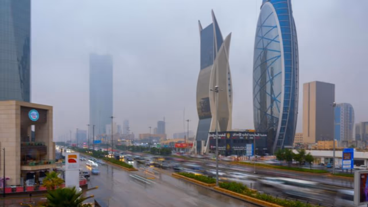 സൗദി അറേബ്യയില്‍ ശക്തമായ മഴ തുടരുന്നു; റിയാദിലും വിദ്യാലയങ്ങൾക്ക് ഇന്ന് അവധി