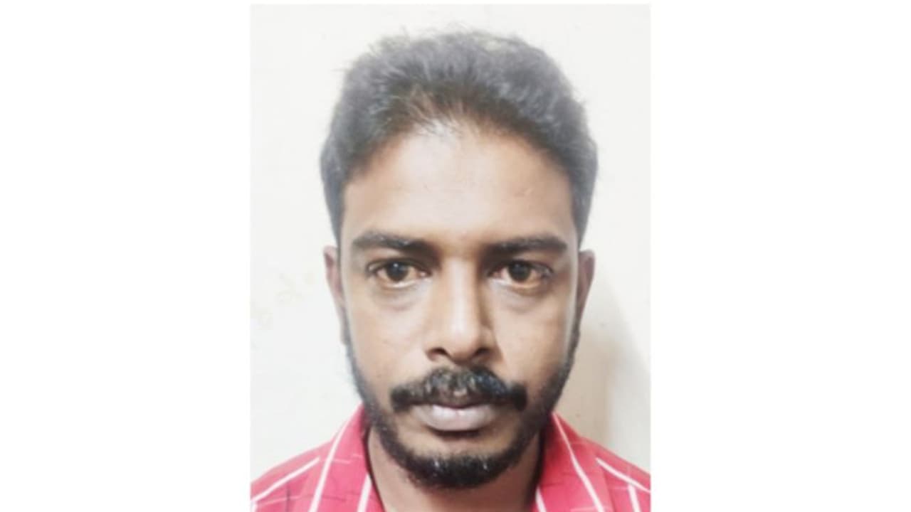 അനധികൃത വിദേശ മദ്യം: വ്യത്യസ്ത കേസുകളിലായി രണ്ട് പേര് പിടിയില് അനധികൃത വിദേശ മദ്യം: വ്യത്യസ്ത കേസുകളിലായി രണ്ട് പേര് പിടിയില്