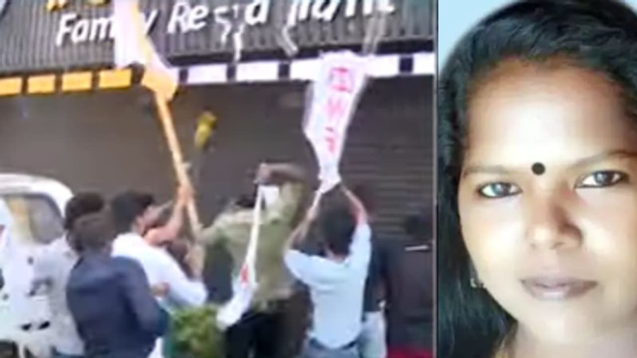 ഭക്ഷ്യവിഷബാധയേറ്റ് നഴ്സ് മരിച്ച സംഭവം: കോട്ടയെത്തെ ഹോട്ടൽ അടിച്ചുതകർത്ത് ഡിവൈഎഫ്ഐ ഭക്ഷ്യവിഷബാധയേറ്റ് നഴ്സ് മരിച്ച സംഭവം: കോട്ടയെത്തെ ഹോട്ടൽ അടിച്ചുതകർത്ത് ഡിവൈഎഫ്ഐ