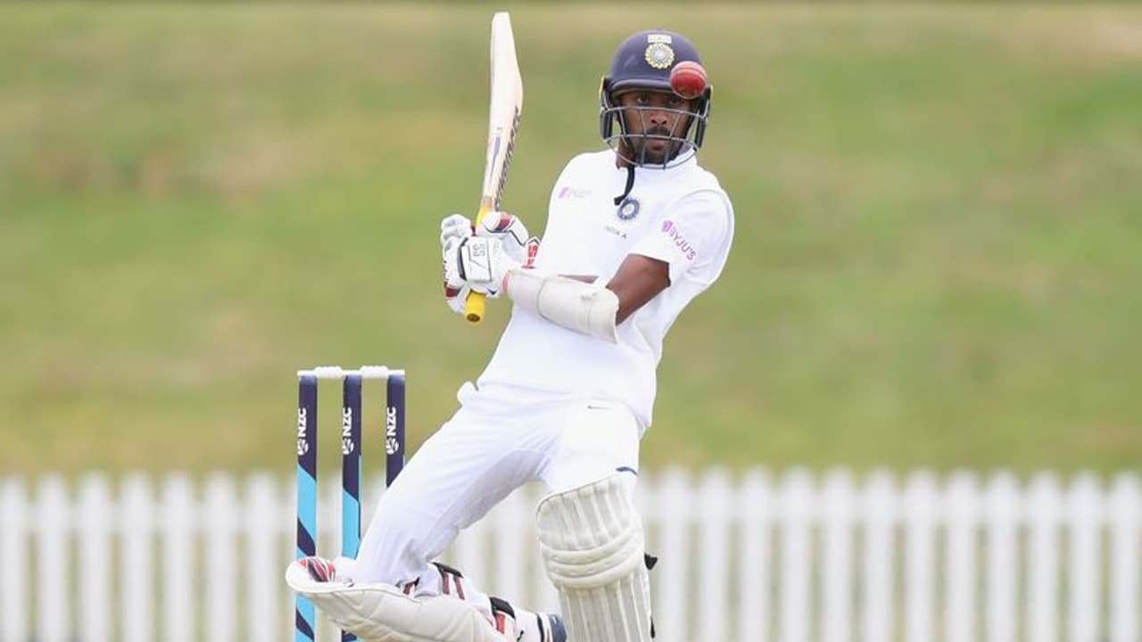 സ്വന്തം പേരിലുള്ള സ്റ്റേഡിയത്തില് രഞ്ജിയില് സെഞ്ചുറി; ചരിത്രനേട്ടവുമായി അഭിമന്യു ഈശ്വരന് സ്വന്തം പേരിലുള്ള സ്റ്റേഡിയത്തില് രഞ്ജിയില് സെഞ്ചുറി; ചരിത്രനേട്ടവുമായി അഭിമന്യു ഈശ്വരന്