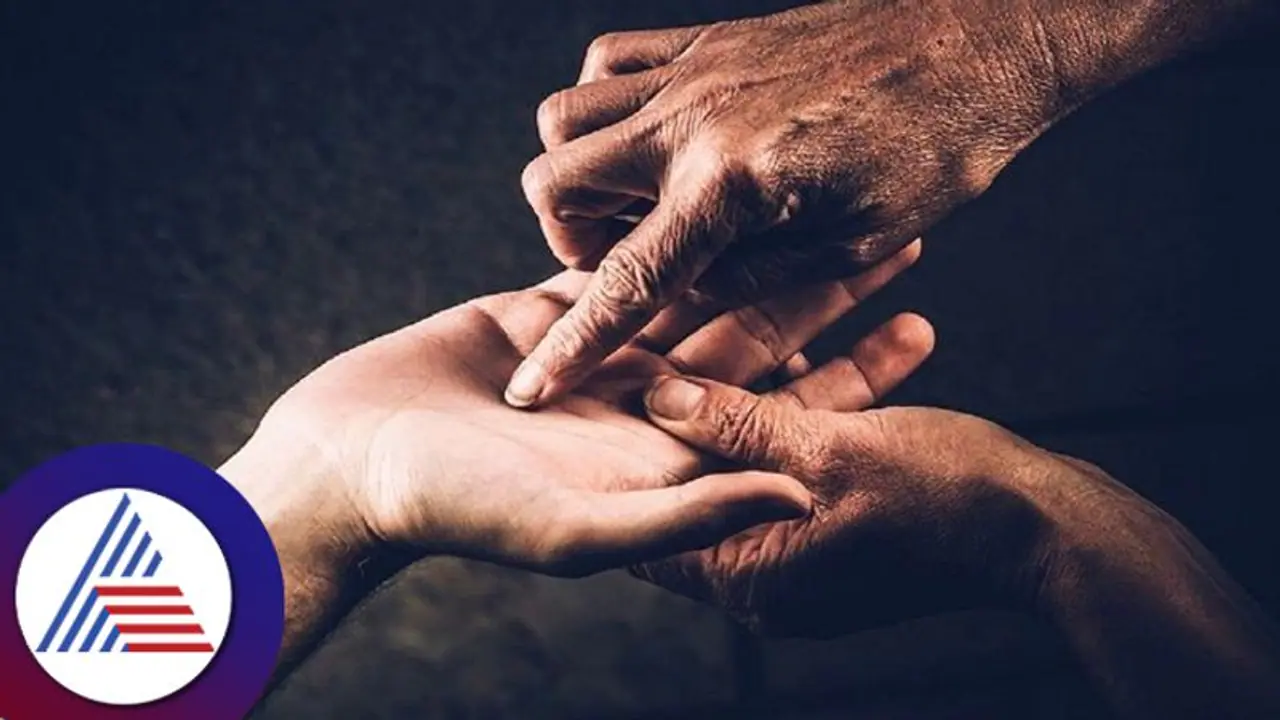 Palmistry; ಅಂಗೈಯ ಈ 5 ರೀತಿಯ ರೇಖೆಗಳು ದುರದೃಷ್ಟದ ಸೂಚನೆ Palmistry; ಅಂಗೈಯ ಈ 5 ರೀತಿಯ ರೇಖೆಗಳು ದುರದೃಷ್ಟದ ಸೂಚನೆ