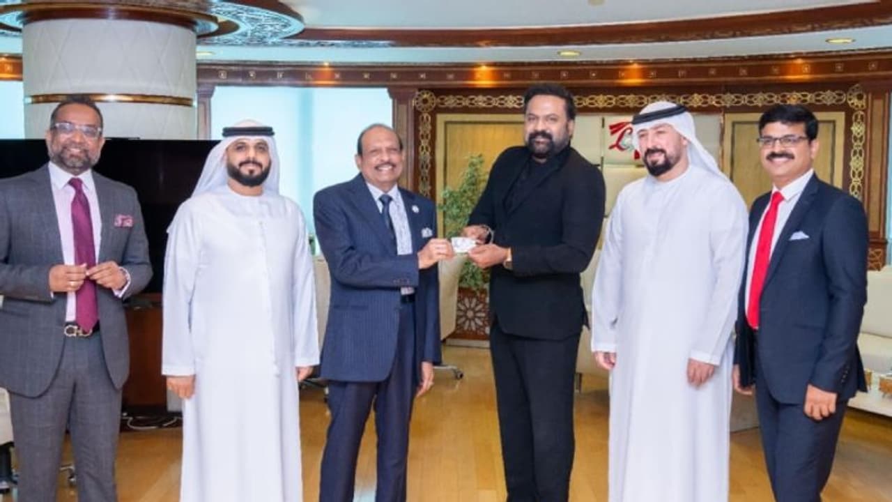 നടന് ടിനി ടോമിന് യുഎഇ ഗോള്ഡന് വിസ നടന് ടിനി ടോമിന് യുഎഇ ഗോള്ഡന് വിസ