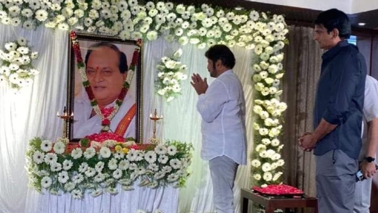 చలపతి రావు 11వ రోజు కార్యక్రమంలో నివాళ్లు అర్పించిన బాలకృష్ణ.. చలపతి రావు 11వ రోజు కార్యక్రమంలో నివాళ్లు అర్పించిన బాలకృష్ణ..