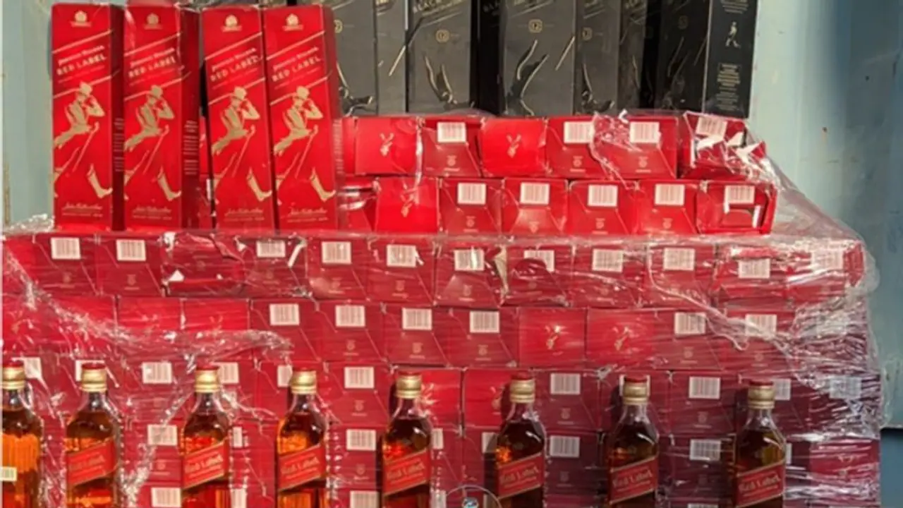 ಕಾರವಾರ: ಅರಣ್ಯದಲ್ಲಿ ಅಡಗಿಟಿಸಿದ್ದ ಅಕ್ರಮ ಗೋವಾ ಮದ್ಯ ಪತ್ತೆ, ಮೂವರ ಬಂಧನ