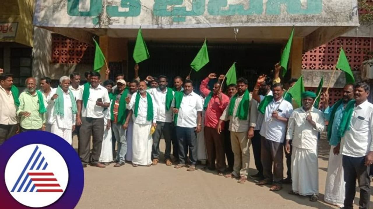 Davanagere: ಪಹಣಿ ಬೆಲೆ ಹೆಚ್ಚಳ ವಿರೋಧಿಸಿ ರೈತರಿಂದ ಪ್ರತಿಭಟನೆ Davanagere: ಪಹಣಿ ಬೆಲೆ ಹೆಚ್ಚಳ ವಿರೋಧಿಸಿ ರೈತರಿಂದ ಪ್ರತಿಭಟನೆ