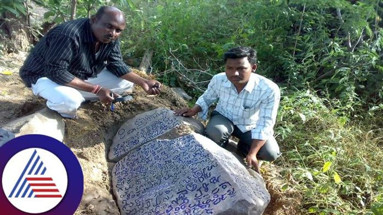 ಸುರಪುರ: ಕ್ರಿಶ 11ನೇ ಶತಮಾನದ ಕನ್ನಡ ಶಿಲಾಶಾಸನ ಪತ್ತೆ ಸುರಪುರ: ಕ್ರಿಶ 11ನೇ ಶತಮಾನದ ಕನ್ನಡ ಶಿಲಾಶಾಸನ ಪತ್ತೆ