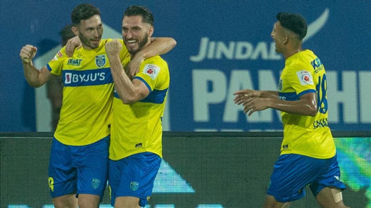 ഐഎസ്എല് ആധിപത്യം തുടര്ന്ന് ബ്ലാസ്റ്റേഴ്സ്; ജംഷഡ്പൂര് എഫ്സിക്കെതിരെ ആദ്യപാതിയില് മുന്നില് ഐഎസ്എല് ആധിപത്യം തുടര്ന്ന് ബ്ലാസ്റ്റേഴ്സ്; ജംഷഡ്പൂര് എഫ്സിക്കെതിരെ ആദ്യപാതിയില് മുന്നില്