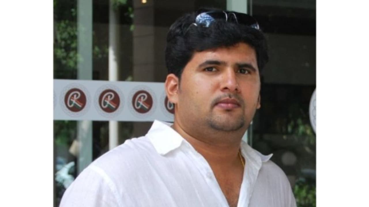 ബാഡ്‍മിന്റൺ കളിക്കുന്നതിനിടെ പ്രവാസി യുവാവ് കുഴഞ്ഞു വീണ് മരിച്ചു