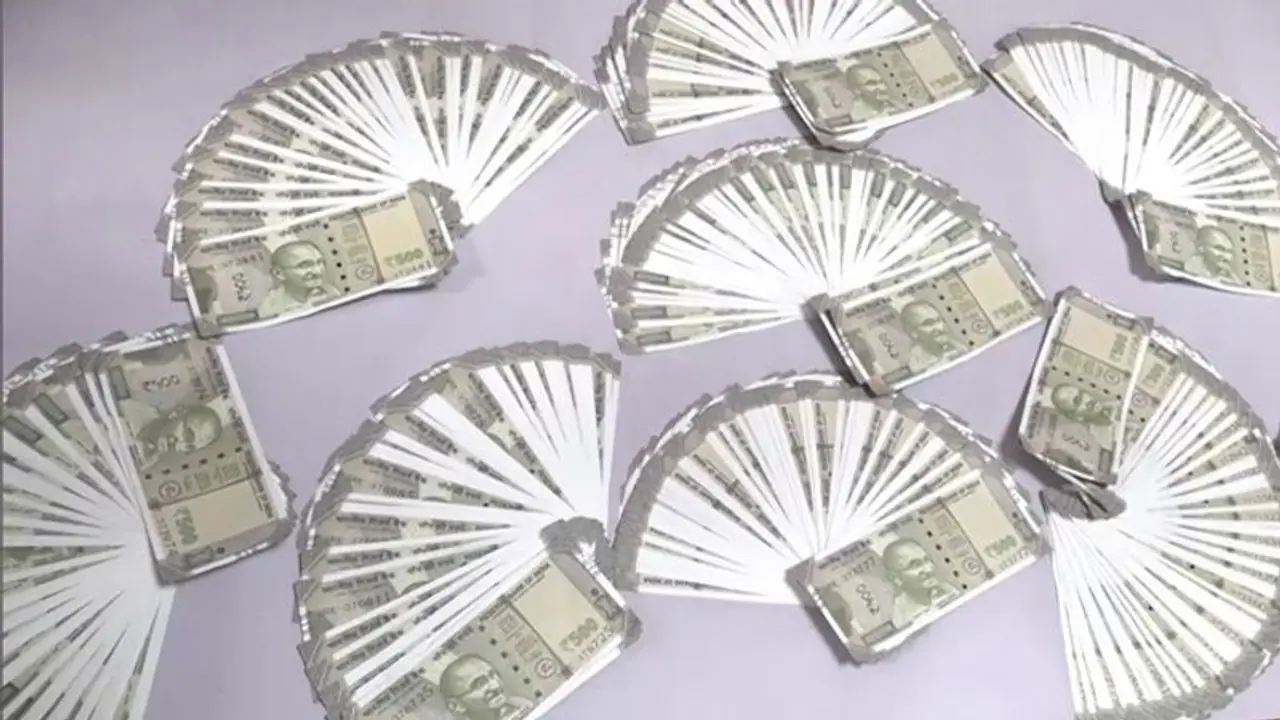 கோவையில் வீட்டில் கள்ள நோட்டு அச்சடித்த போலி மருத்துவர் கைது