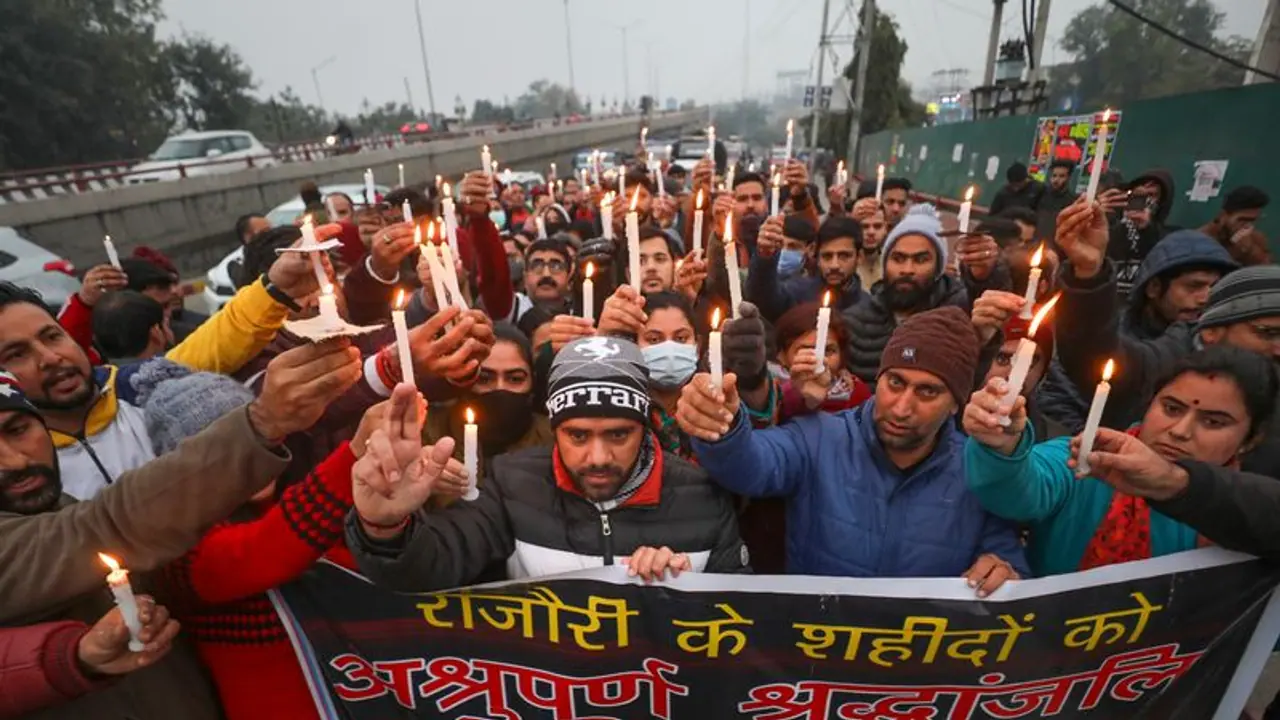 ನಿಷೇಧದ ಬೆನ್ನಲ್ಲೇ ಪಂಡಿತರಿಗೆ ಟಿಆರ್ಎಫ್ ಉಗ್ರರ ಬೆದರಿಕೆ ನಿಷೇಧದ ಬೆನ್ನಲ್ಲೇ ಪಂಡಿತರಿಗೆ ಟಿಆರ್ಎಫ್ ಉಗ್ರರ ಬೆದರಿಕೆ