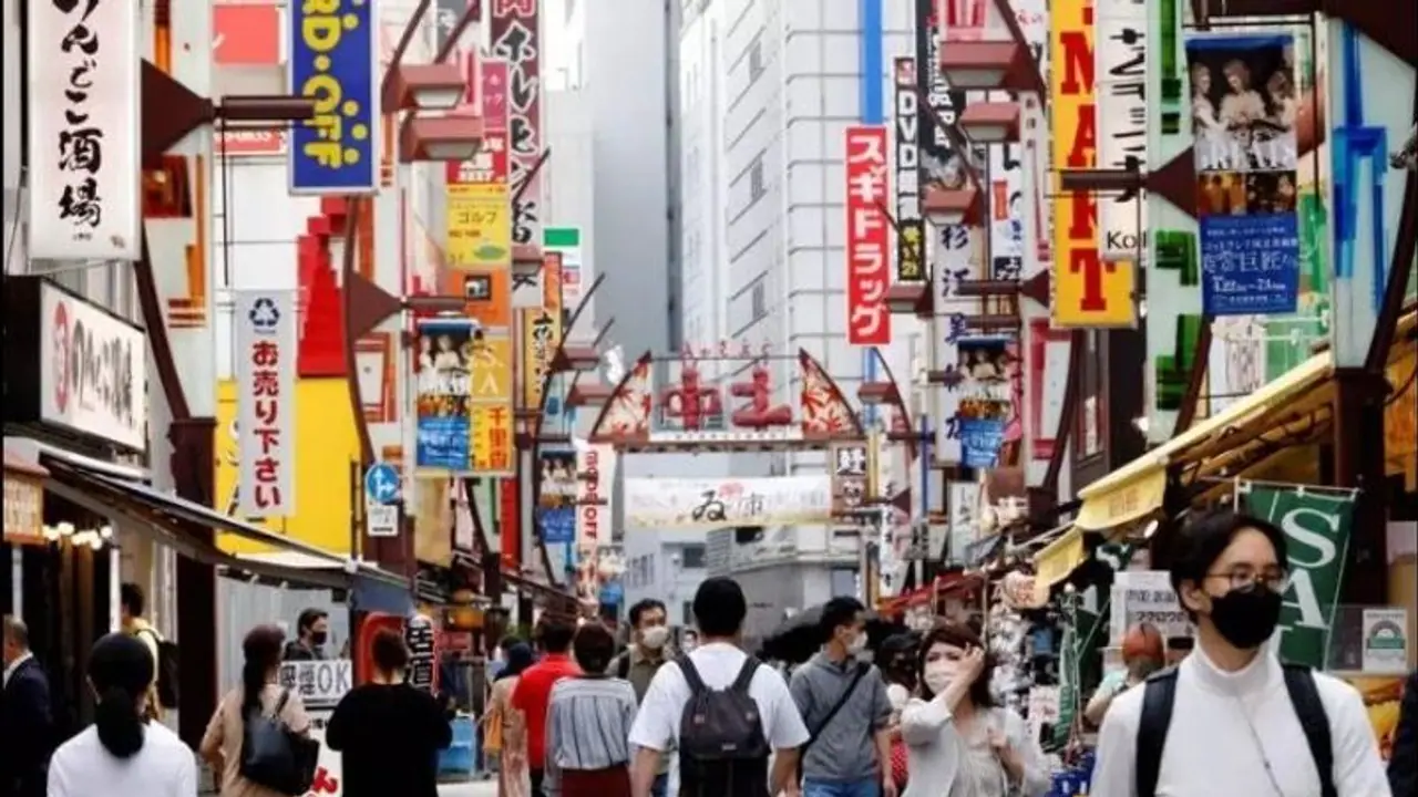 Tokyo Japan: டோக்கியோவை விட்டு வெளியேறும் பெற்றோருக்கு ரூ.6.20 லட்சம் பரிசு: ஜப்பான் அரசு வழங்க காரணம் என்ன? Tokyo Japan: டோக்கியோவை விட்டு வெளியேறும் பெற்றோருக்கு ரூ.6.20 லட்சம் பரிசு: ஜப்பான் அரசு வழங்க காரணம் என்ன?