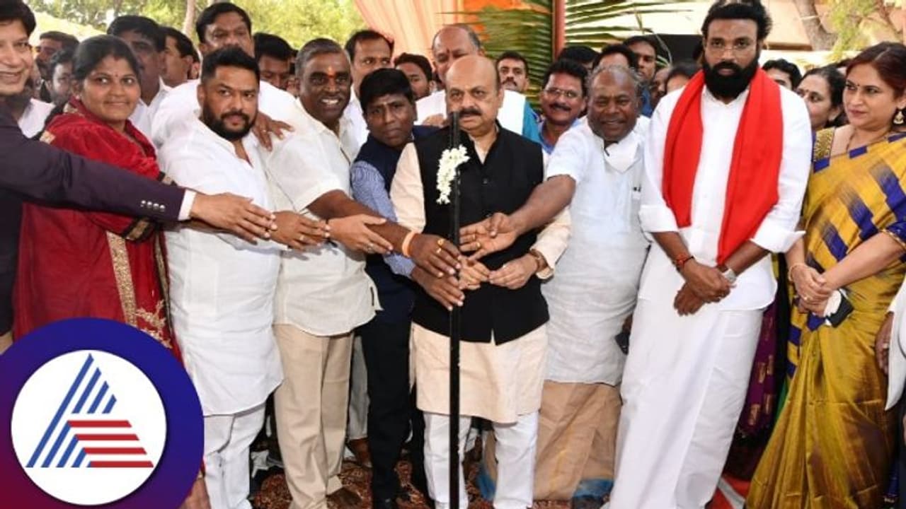 Assembly election: ಸಿದ್ದರಾಮಯ್ಯ ನಾಯಿಮರಿ ಹೇಳಿಕೆಗೆ ಜ್ಞಾನಿಯಂತೆ ಉತ್ತರಿಸಿದ ಸಿಎಂ ಬೊಮ್ಮಾಯಿ: ಸಿದ್ದುಗೆ ನಾಚಿಕೆ..! Assembly election: ಸಿದ್ದರಾಮಯ್ಯ ನಾಯಿಮರಿ ಹೇಳಿಕೆಗೆ ಜ್ಞಾನಿಯಂತೆ ಉತ್ತರಿಸಿದ ಸಿಎಂ ಬೊಮ್ಮಾಯಿ: ಸಿದ್ದುಗೆ ನಾಚಿಕೆ..!