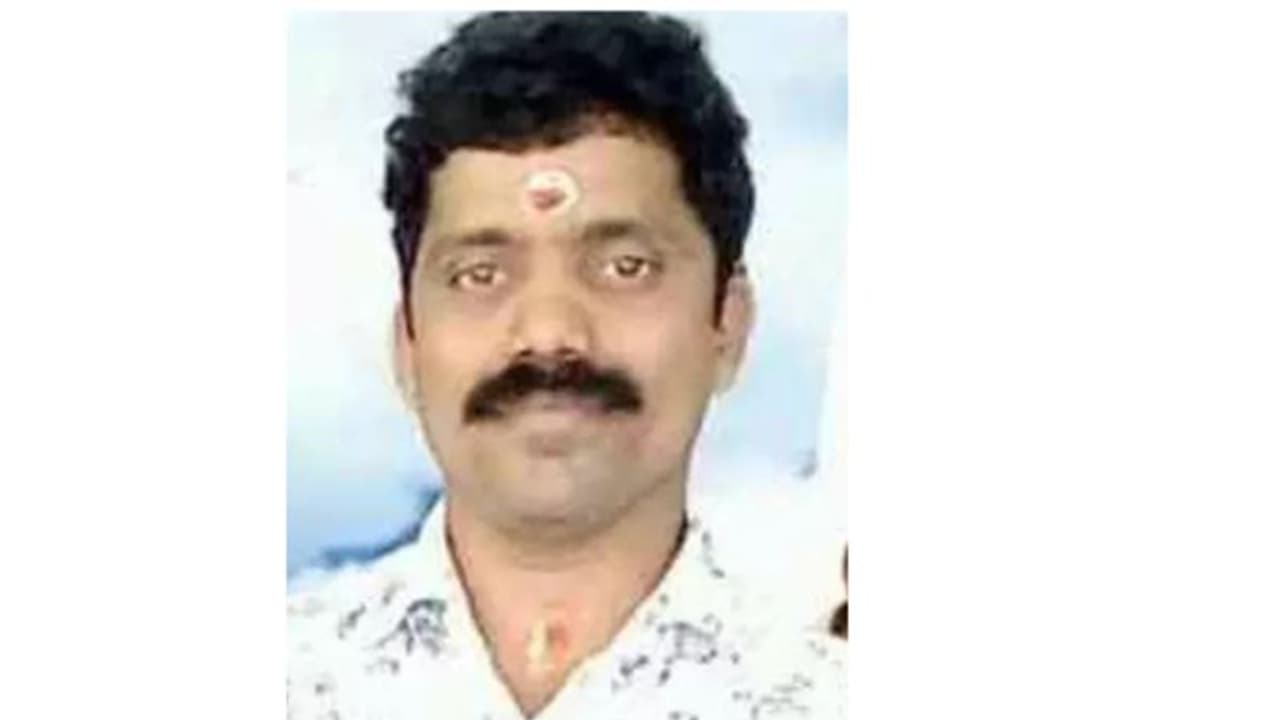 പാമ്പ് കടിയേറ്റയാൾ ചികിത്സക്കിടെ ഹൃദയാഘാതത്തെ തുടർന്ന് മരിച്ചു പാമ്പ് കടിയേറ്റയാൾ ചികിത്സക്കിടെ ഹൃദയാഘാതത്തെ തുടർന്ന് മരിച്ചു