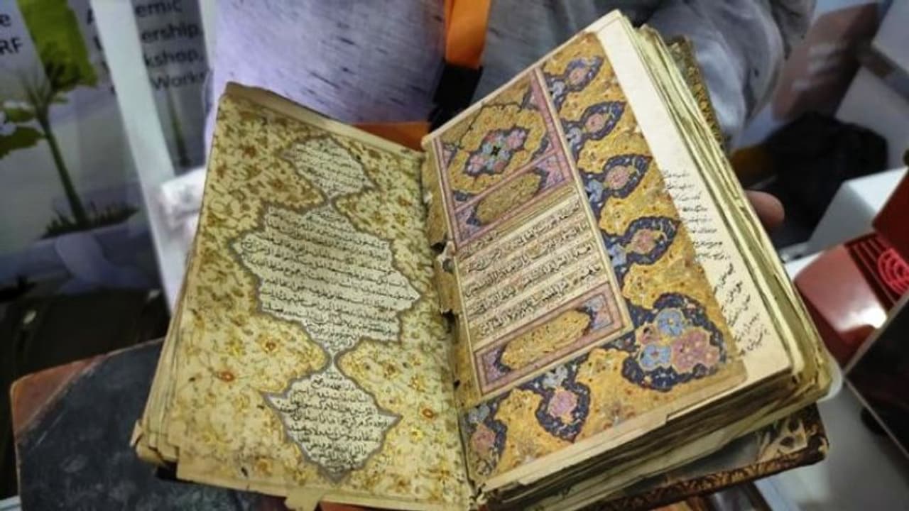 தங்க மையால் எழுதப்பட்ட அரிதான 16ம் நூற்றாண்டு புனித குர்ஆன் நூல்! ISC மாநாட்டில் வெளிவராத புதிய தகவல்கள் 