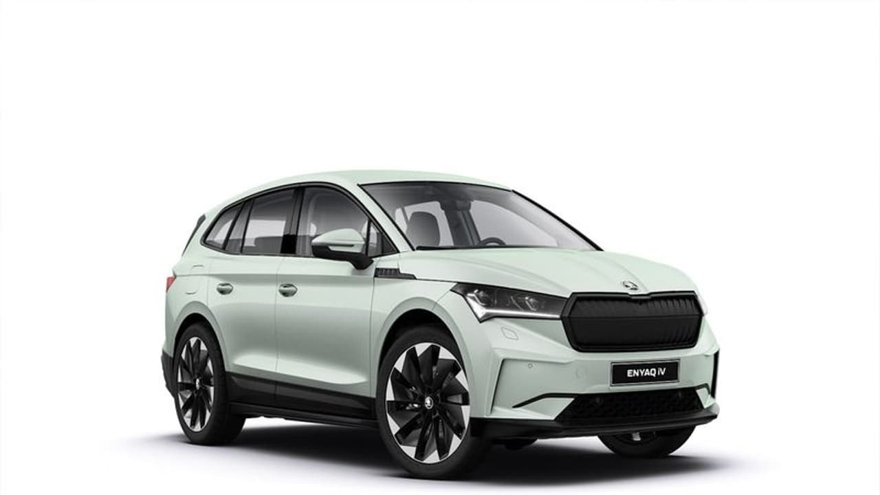 ഐസില്‍ തെന്നി നീങ്ങി ഗിന്നസിലേറി സ്കോഡ എന്യാക്ക്