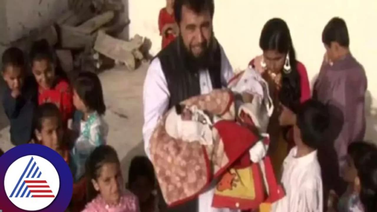 ಇವನೆಂಥಾ ಭೂಪ..ಮೂವರು ಹೆಂಡ್ತೀರು, ಬರೋಬ್ಬರಿ 60 ಮಕ್ಕಳು, ಇನ್ನೂ ಬೇಕಂತೆ ! ಇವನೆಂಥಾ ಭೂಪ..ಮೂವರು ಹೆಂಡ್ತೀರು, ಬರೋಬ್ಬರಿ 60 ಮಕ್ಕಳು, ಇನ್ನೂ ಬೇಕಂತೆ !