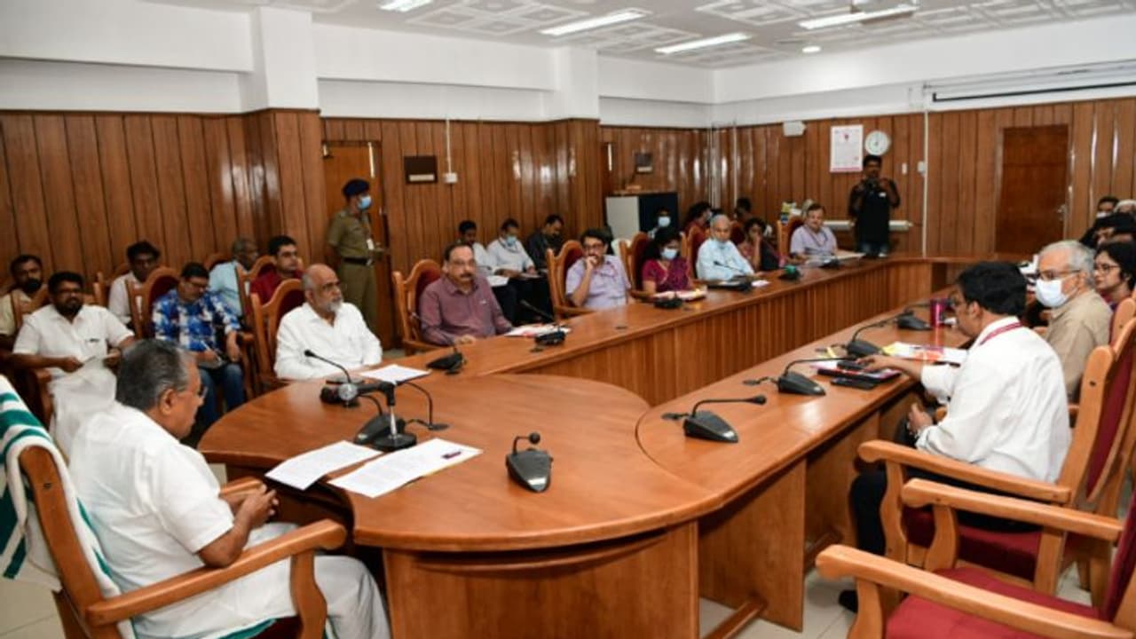 മൂന്നാം നൂറുദിന കര്മ്മപരിപാടിക്കൊരുങ്ങി ഇടത് സര്ക്കാര്, പ്രഖ്യാപനങ്ങള് നടപ്പാക്കുമെന്ന് മുഖ്യമന്ത്രി മൂന്നാം നൂറുദിന കര്മ്മപരിപാടിക്കൊരുങ്ങി ഇടത് സര്ക്കാര്, പ്രഖ്യാപനങ്ങള് നടപ്പാക്കുമെന്ന് മുഖ്യമന്ത്രി