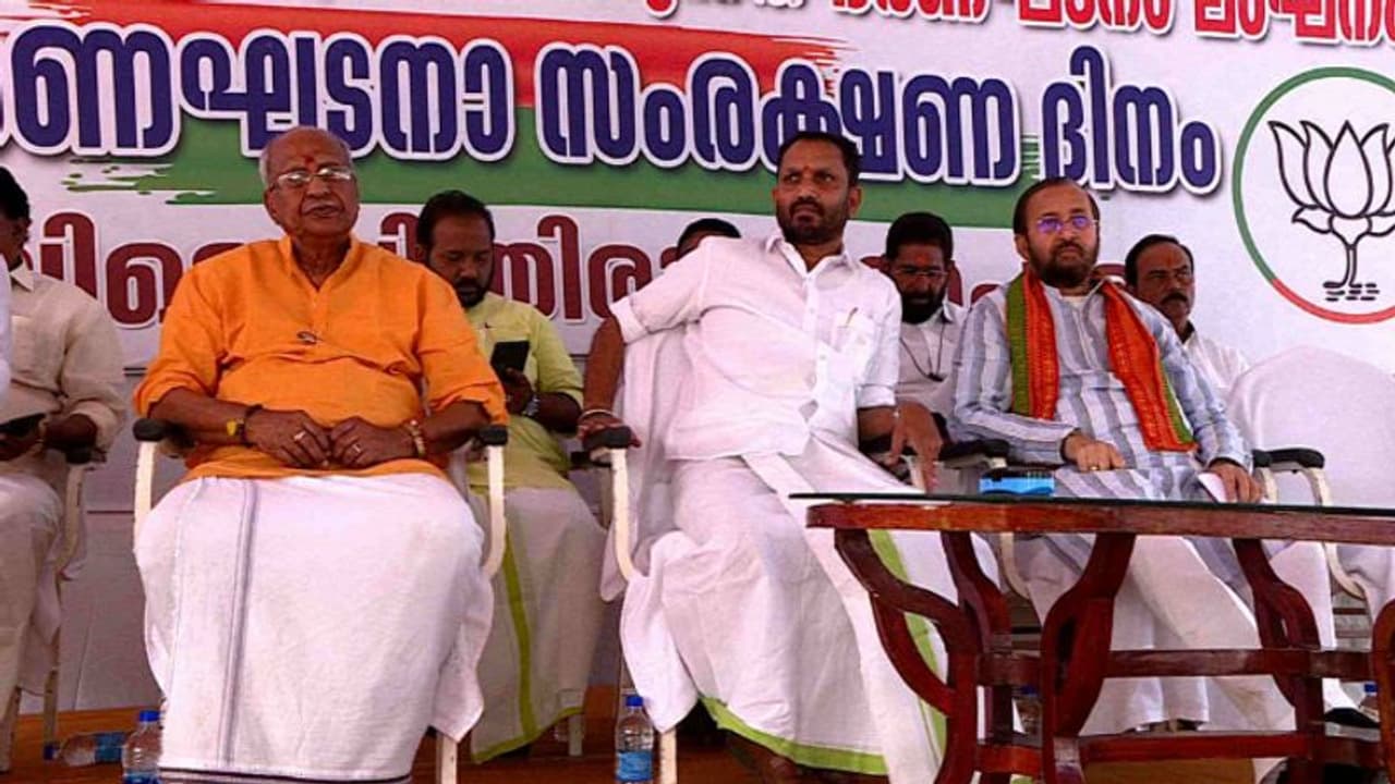 ഭരണഘടനയെ അംഗീകരിക്കില്ലെന്ന് മുഖ്യമന്ത്രി പരസ്യമായി പ്രഖ്യാപിക്കുന്നു,സജിചെറിയാനെ മന്ത്രിയാക്കിയത് പ്രകോപനപരം ഭരണഘടനയെ അംഗീകരിക്കില്ലെന്ന് മുഖ്യമന്ത്രി പരസ്യമായി പ്രഖ്യാപിക്കുന്നു,സജിചെറിയാനെ മന്ത്രിയാക്കിയത് പ്രകോപനപരം