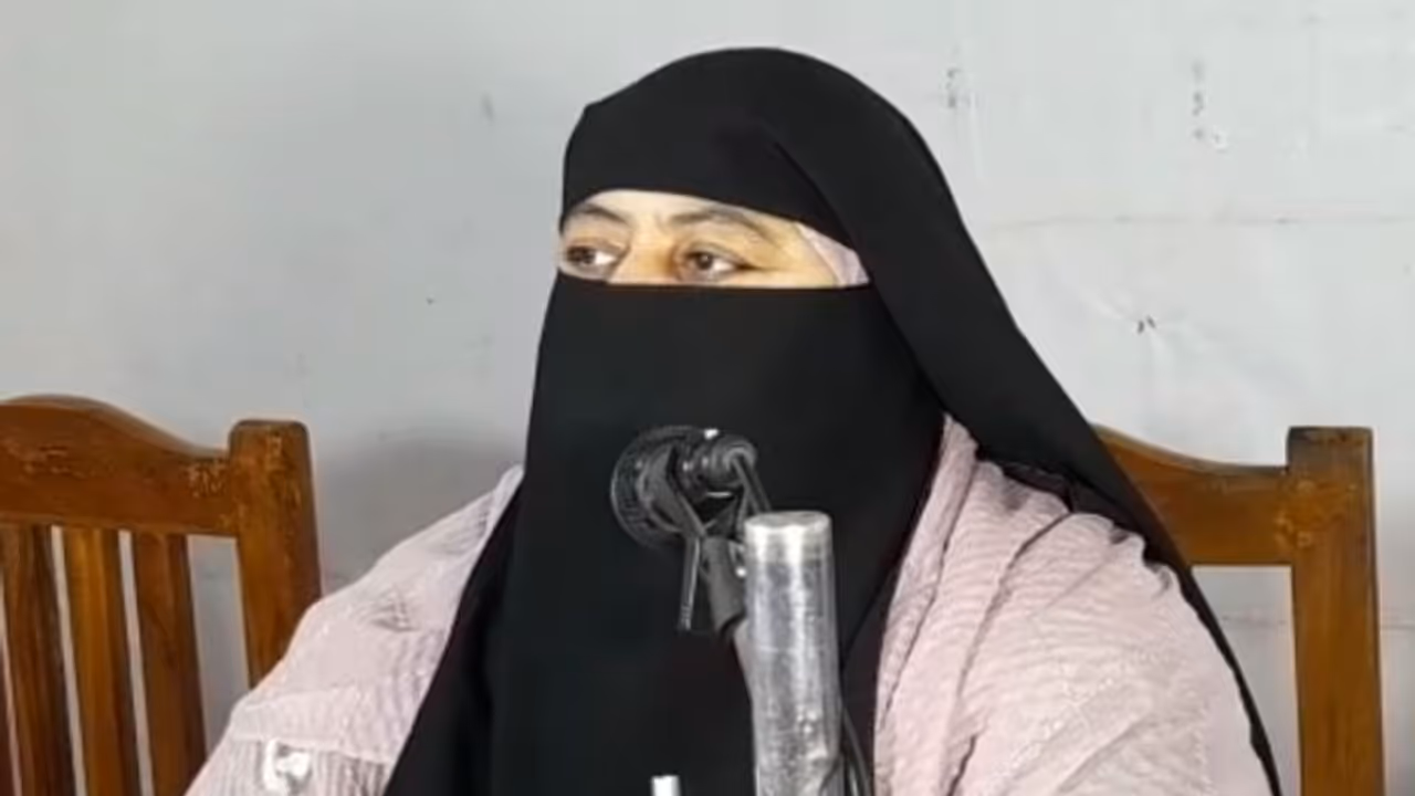 बसपा में शामिल होते ही अतीक अहमद की पत्नी शाइस्ता को मिलेगा बड़ा तोहफा, जानिए क्यों AIMIM से तोड़ रही नाता बसपा में शामिल होते ही अतीक अहमद की पत्नी शाइस्ता को मिलेगा बड़ा तोहफा, जानिए क्यों AIMIM से तोड़ रही नाता