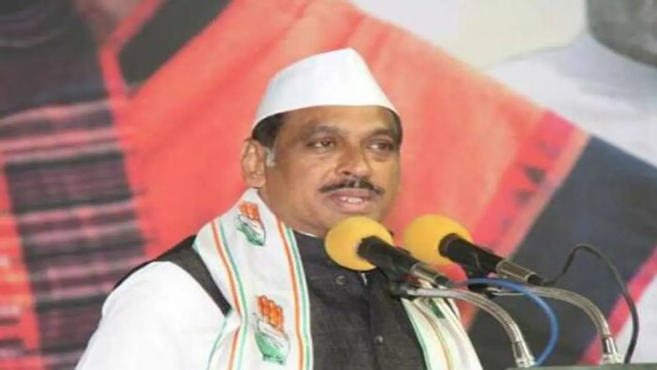 84 మందిలో 30 మందే హాజరు.. టీపీసీసీ ఉపాధ్యక్షులకు మాణిక్ రావు థాక్రే క్లాస్, తప్పిస్తానంటూ వార్నింగ్ 84 మందిలో 30 మందే హాజరు.. టీపీసీసీ ఉపాధ్యక్షులకు మాణిక్ రావు థాక్రే క్లాస్, తప్పిస్తానంటూ వార్నింగ్