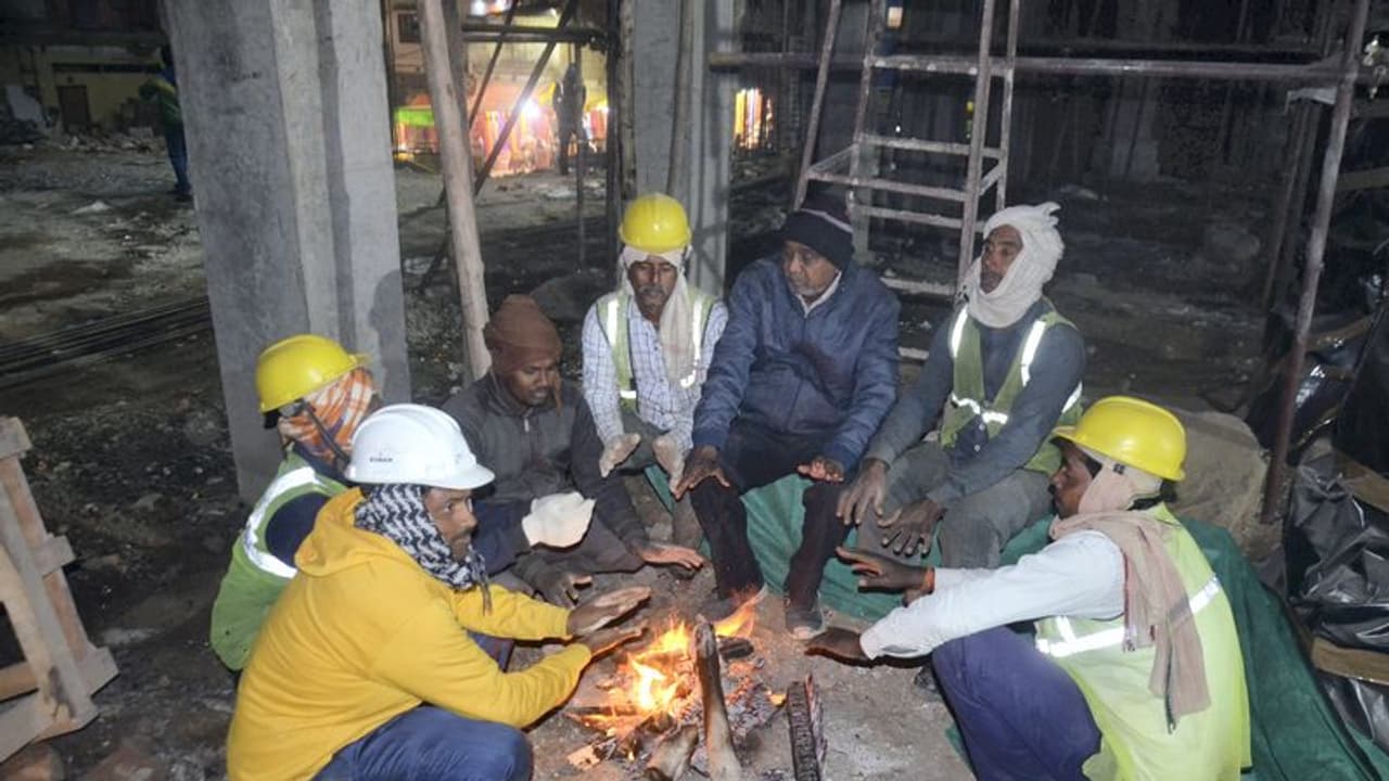  ಚಳಿಗೆ ಥರಗುಟ್ಟಿದ ಉತ್ತರ ಭಾರತ: ದೆಹಲಿಯಲ್ಲಿ 3 ಡಿಗ್ರಿ ಉಷ್ಣಾಂಶ