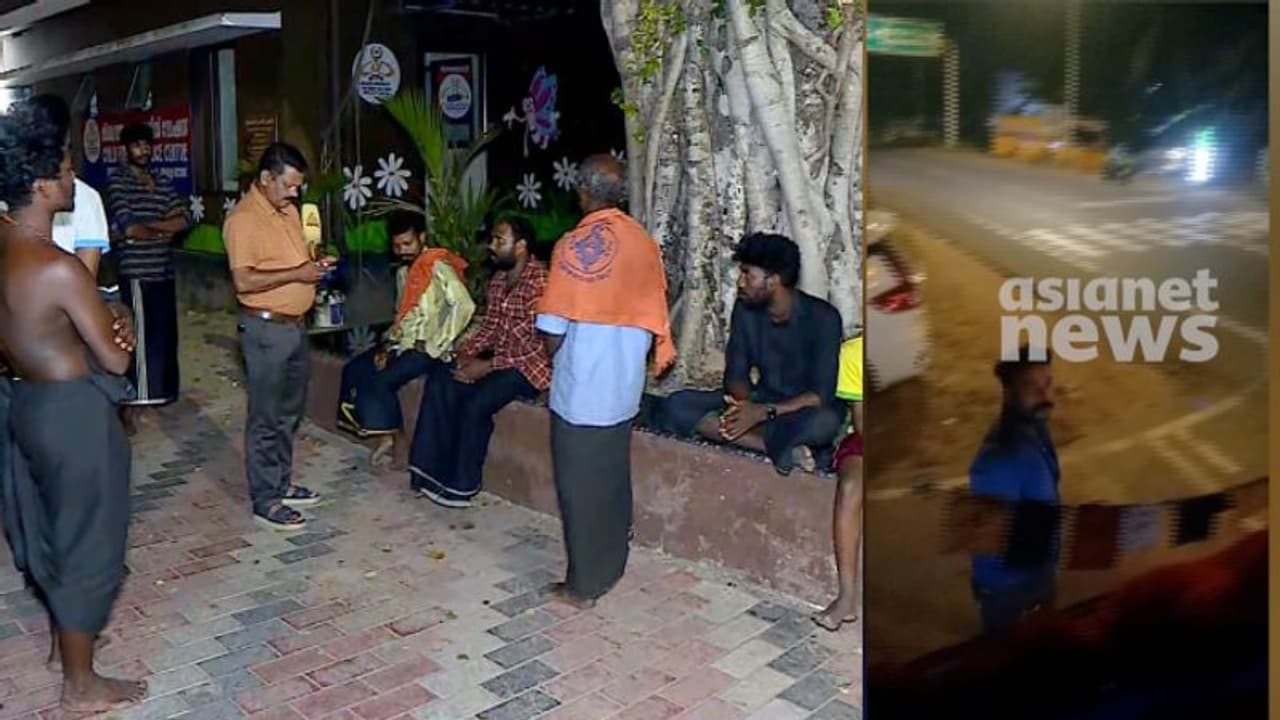 അയ്യപ്പഭക്തര്ക്കെതിരെ യുവാവിന്റെ ആക്രമണം; ബസിന്റെ ചില്ല് കൈക്കോടാലിക്ക് തകര്ത്തു, 9 കാരിക്ക് പരിക്ക് അയ്യപ്പഭക്തര്ക്കെതിരെ യുവാവിന്റെ ആക്രമണം; ബസിന്റെ ചില്ല് കൈക്കോടാലിക്ക് തകര്ത്തു, 9 കാരിക്ക് പരിക്ക്