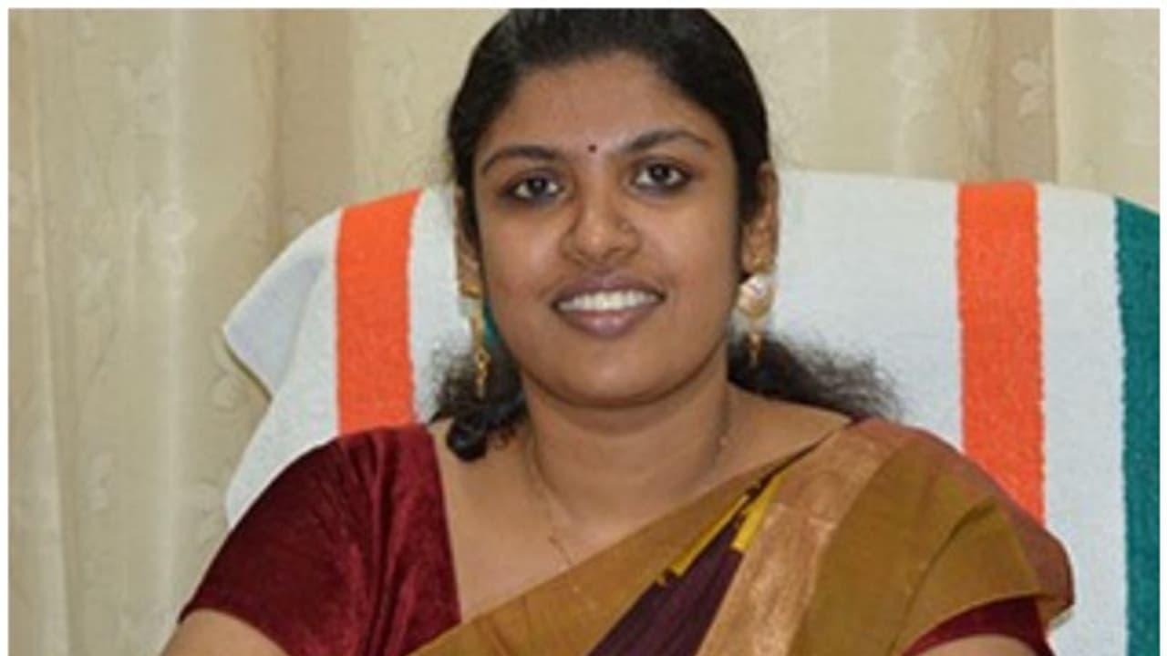 ചിന്ത ജെറോമിനെതിരെ കോപ്പിയടി ആരോപണം: ഗവേഷണ പ്രബന്ധത്തിൽ ഓൺലൈൻ ലേഖനത്തിലെ ഭാഗങ്ങൾ 