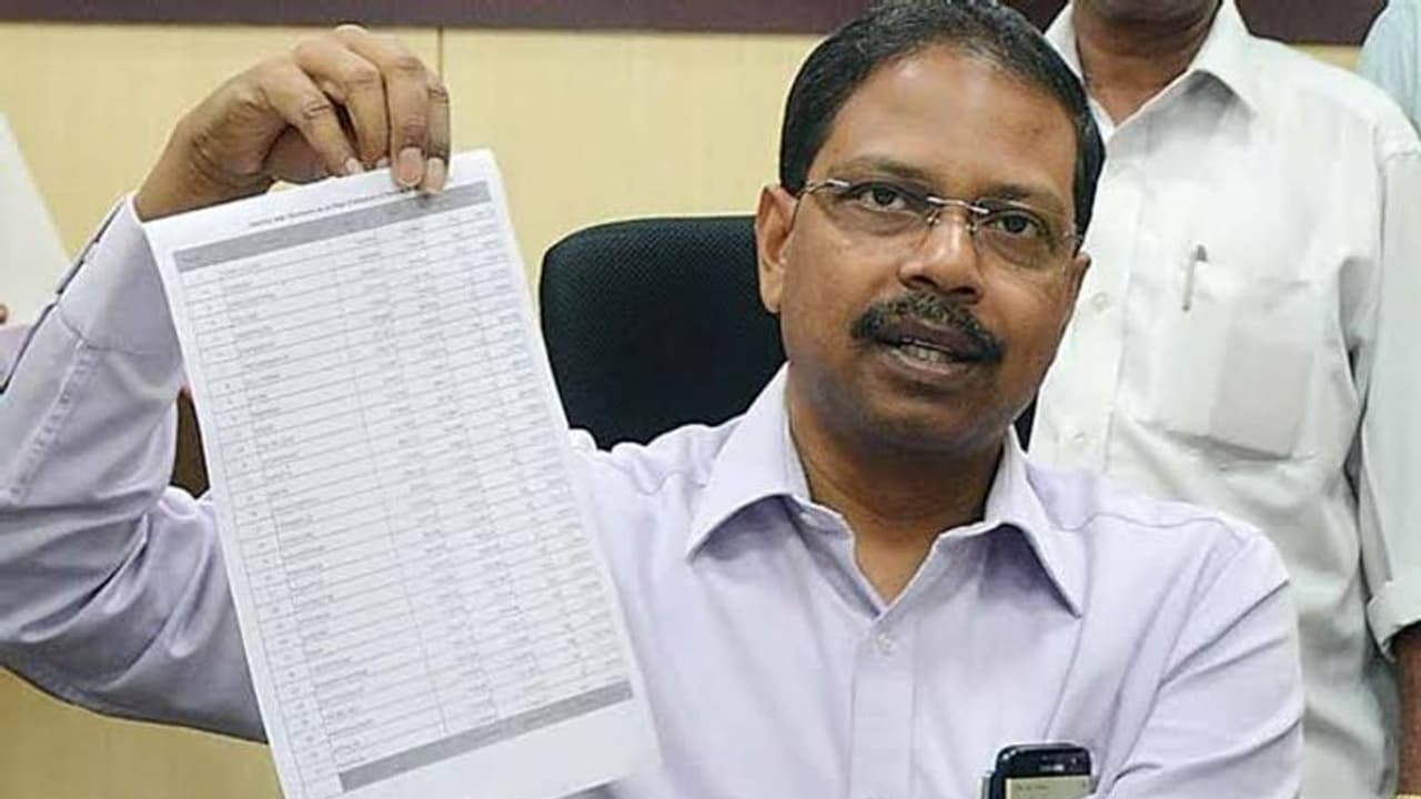 இறுதி வாக்காளர் பட்டியல் வெளியீடு.! அதிகம், குறைவான வாக்காளர்களை கொண்ட தொகுதி எது.? தேர்தல் ஆணையம் அறிவிப்பு இறுதி வாக்காளர் பட்டியல் வெளியீடு.! அதிகம், குறைவான வாக்காளர்களை கொண்ட தொகுதி எது.? தேர்தல் ஆணையம் அறிவிப்பு