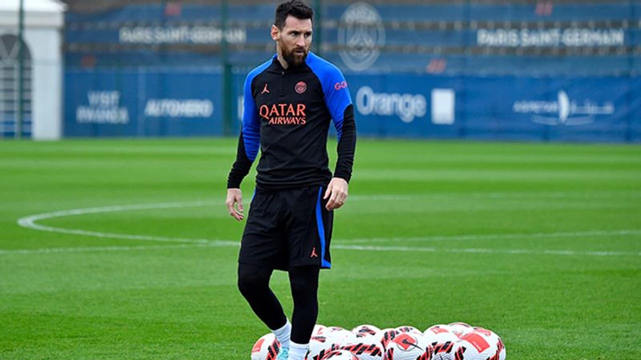 റൊണാള്ഡോക്ക് പിന്നാലെ മെസിയും സൗദിയിലെത്തുമോ?; വമ്പന് ഓഫര് മുന്നോട്ടുവെച്ച് സൗദി ക്ലബ്ബ് റൊണാള്ഡോക്ക് പിന്നാലെ മെസിയും സൗദിയിലെത്തുമോ?; വമ്പന് ഓഫര് മുന്നോട്ടുവെച്ച് സൗദി ക്ലബ്ബ്