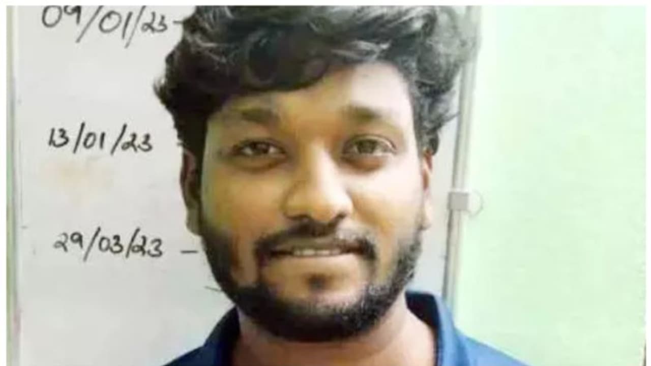 വിദേശത്ത് ജോലി വാഗ്ദാനം; 50ഓളം പേരിൽ നിന്ന് മൂന്ന് ലക്ഷത്തോളം രൂപ തട്ടിയെടുത്തു; യുവാവ് അറസ്റ്റിൽ വിദേശത്ത് ജോലി വാഗ്ദാനം; 50ഓളം പേരിൽ നിന്ന് മൂന്ന് ലക്ഷത്തോളം രൂപ തട്ടിയെടുത്തു; യുവാവ് അറസ്റ്റിൽ