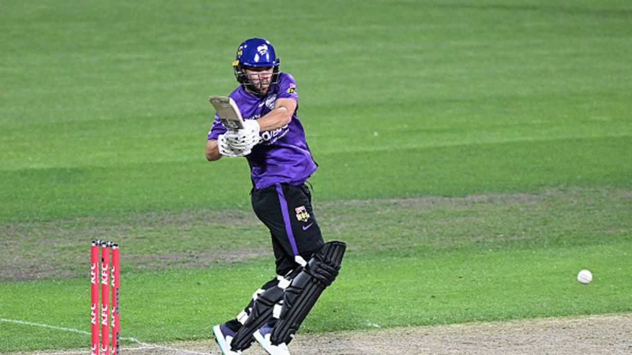 BBL: அடிலெய்ட் ஸ்டிரைக்கர்ஸ் பவுலிங்கை அடித்து நொறுக்கிய ஹோபர்ட் ஹரிகேன்ஸ் வீரர்கள்..! 20 ஓவரில் 229 ரன்கள்